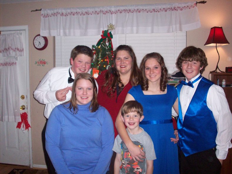 Jenny Hatch with Michelle (21), Allison (17), Jeffrey (15), Andrew (13), and Benjamin (7) Hatch